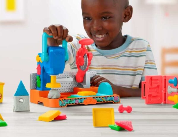 Play-Doh Stamp 'N' Saw Tool Bench - Carpenter's Workbench