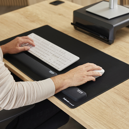 Fellowes Wrist Rest Breyta Palm Rest with Antibacterial Protection Fellowes Wrist Rest Breyta Palm Rest with Antibacterial Protection