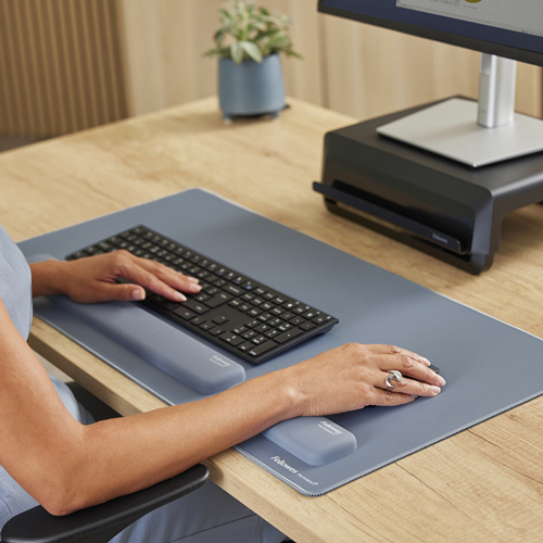 Fellowes Wrist Rest Breyta Palm Rest with Antibacterial Protection Fellowes Wrist Rest Breyta Palm Rest with Antibacterial Protection