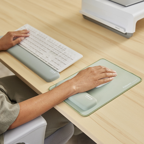 Fellowes Wrist Rest Breyta Palm Rest with Antibacterial Protection Fellowes Wrist Rest Breyta Palm Rest with Antibacterial Protection