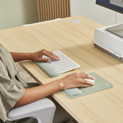 Fellowes Keyboard Wrist Rest Breyta Compact Keyboard Wrist Support Fellowes Keyboard Wrist Rest Breyta Compact Keyboard Wrist Support