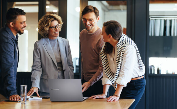 ASUS ExpertBook P3 PM3406CK-R715X AMD Ryzen™ AI 7 350 Laptop 35.6 cm