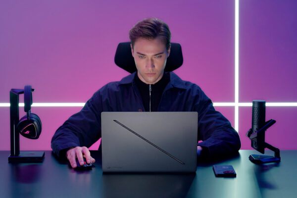 ASUS ROG Zephyrus G16 GU605CP-QR007W Intel Core Ultra 9 285H Laptop