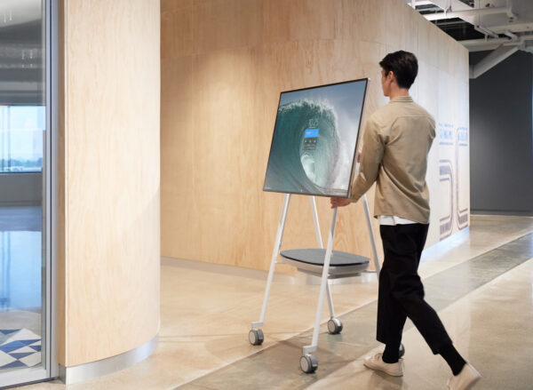 APC Smart-UPS Charge Mobile Battery for Microsoft Surface Hub 2S & APC Smart-UPS Charge Mobile Battery for Microsoft Surface Hub 2S & Surface Hub 3