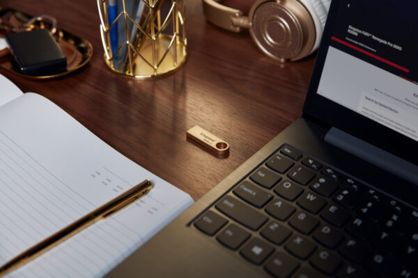 Kingston Technology DataTraveler 512GB 220MB/s Metal USB 3.2 Gen 1 Kingston 512GB DataTraveler SE9 G3 Memory Pen, USB 3.2 Gen1 Type-A, Metal Gold Casing