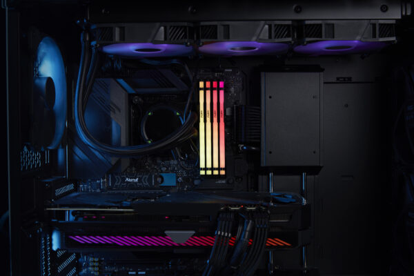 Kingston Technology FURY Beast 64GB 5600MT/s DDR5 CL36 DIMM RGB Kingston Technology FURY Beast 32GB 5600MT/s DDR5 CL40 DIMM RGB