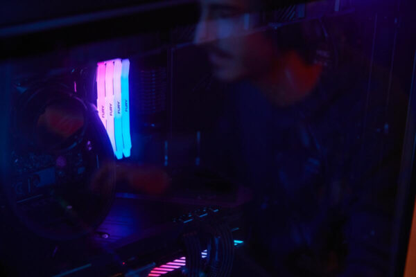 Kingston Fury Renegade RGB 32GB, DDR5, 6400MHz, CL32, 1.4V, ECC, XMP 3.0, PMIC, DIMM Memory, White