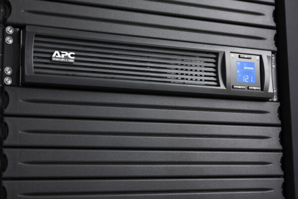 APC Smart-UPS C, Line Interactive, 1000VA, Rackmount 2U, 230V, 4x IEC