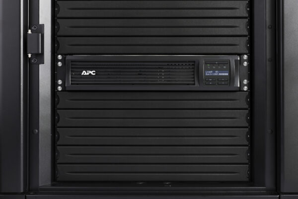 APC Smart-UPS SMT2200RMI2UC - 8x C13, 1x C19, USB, Rackmount 2U, APC Smart-UPS SMT2200RMI2UC - 8x C13, 1x C19, USB, Rackmount 2U,