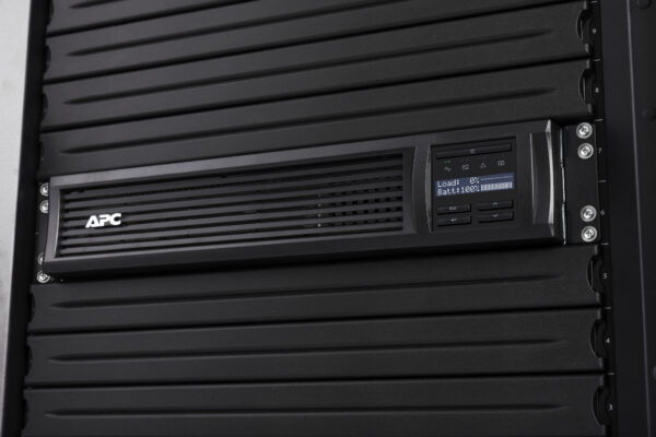 APC Smart-UPS SMT2200RMI2UC - 8x C13, 1x C19, USB, Rackmount 2U, APC Smart-UPS SMT2200RMI2UC - 8x C13, 1x C19, USB, Rackmount 2U,