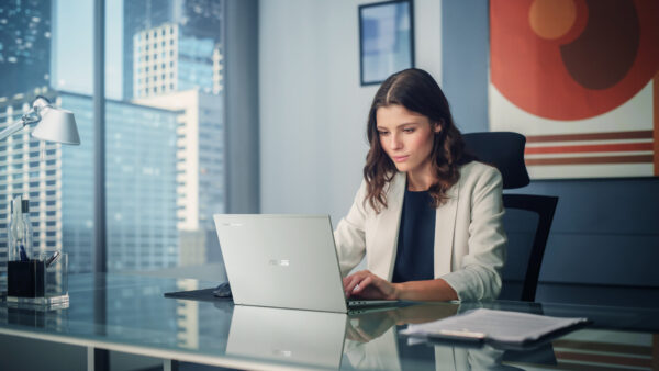 ASUS Chromebook Plus Enterprise CB54 Intel Core Ultra 5 115U 35.6 cm