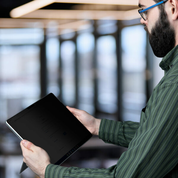 StarTech.com 4-Way 12.3in Surface Pro 4/5/6/7/7+ Privacy Screen