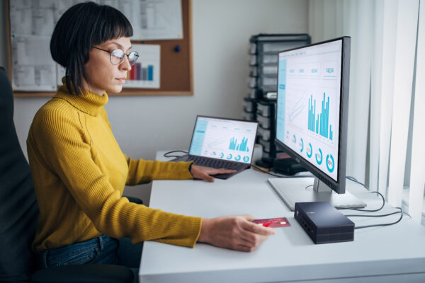 ASUS SimPro Dock 2 Wired Thunderbolt 3 Black, Blue