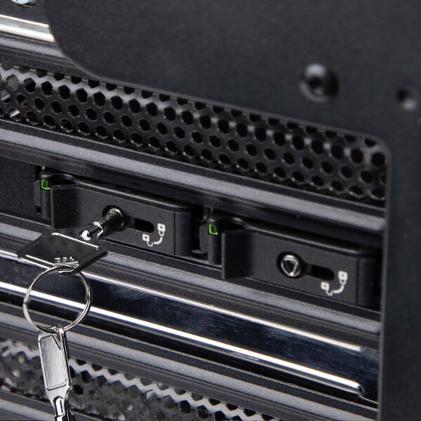 StarTech.com Dual-Bay M.2 NVMe SSD to PCIe x8 Removable Mobile Rack; StarTech.com Dual-Bay M.2 NVMe SSD to PCIe x8 Removable Mobile Rack;