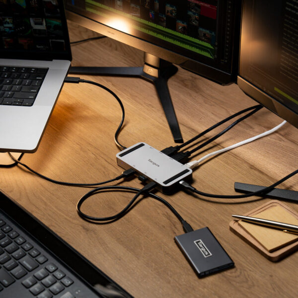 Targus DOCK429GL laptop dock/port replicator Wired USB4 Silver