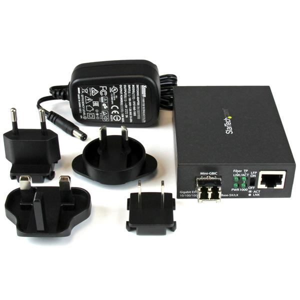 StarTech.com Gigabit Ethernet Fiber Media Converter - Compact - 850nm StarTech.com Gigabit Ethernet Fiber Media Converter - Compact - 850nm